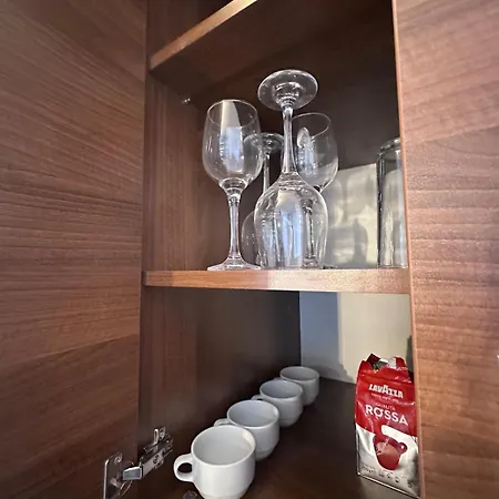Host2u Belvedere - In - Out - Free Parking Appartement