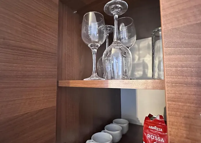 Host2u Belvedere - In - Out - Free Parking Apartment